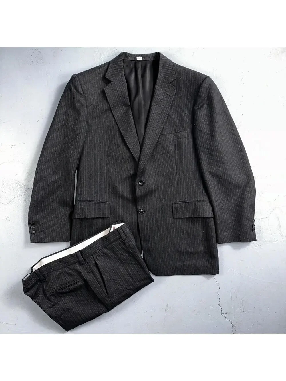 VTG Botany 500 Couture 42 USA MADE 2Pc Black/Gray Pinstriped Wool Suit
